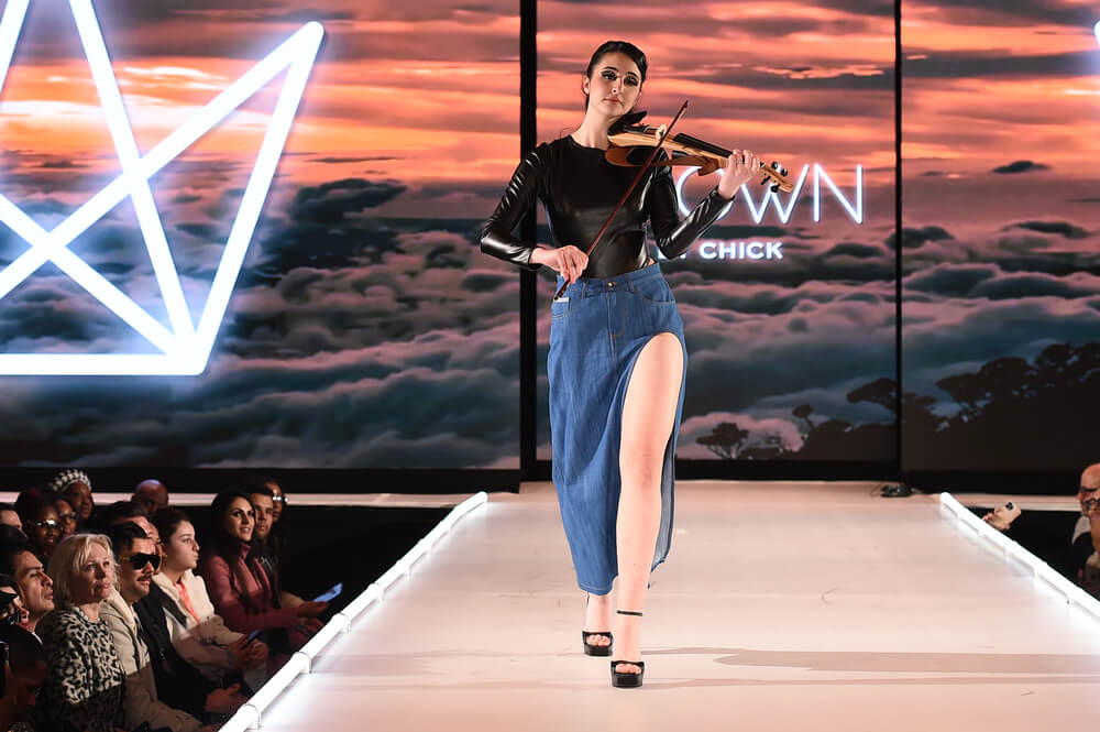 1465200560-1001x665-9002740 Performer wearing Crown by Chick during Runway 7 NYFW FW2023