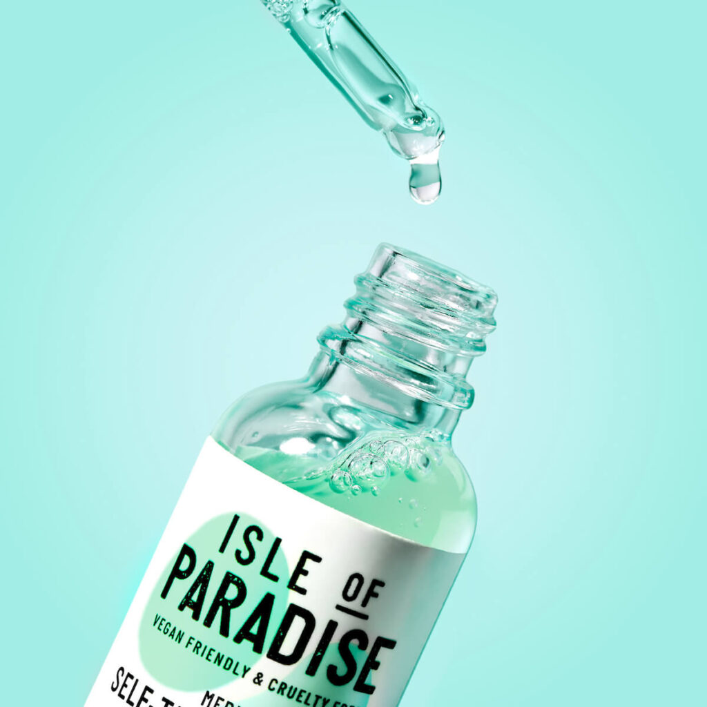 Isle of Paradise Self Tanning Drops in Shade Medium dopper and bottle close up