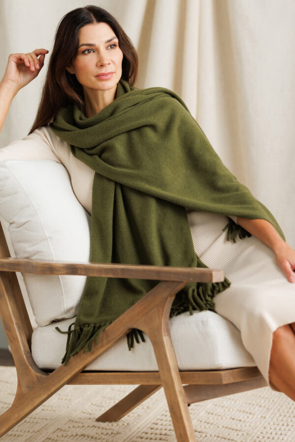Fall Fashion Fisher's Finery Women's Pure Cashmere Knit Shawl With Fringe in green