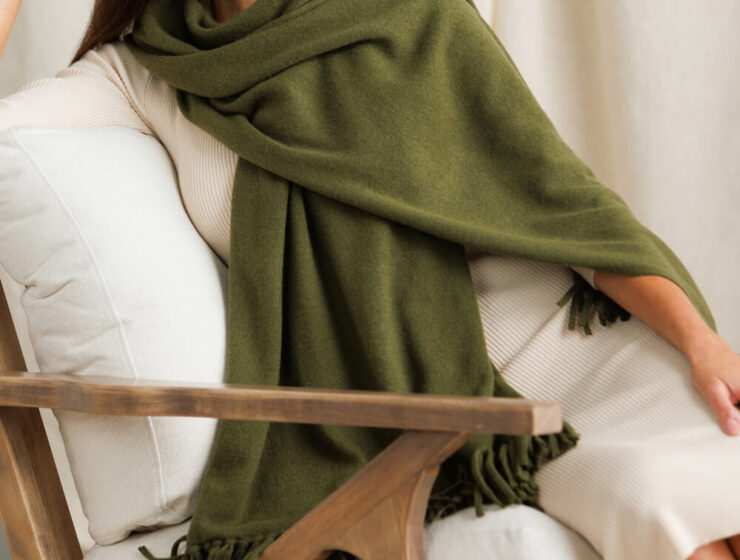 Fall Fashion Fisher's Finery Women's Pure Cashmere Knit Shawl With Fringe in green