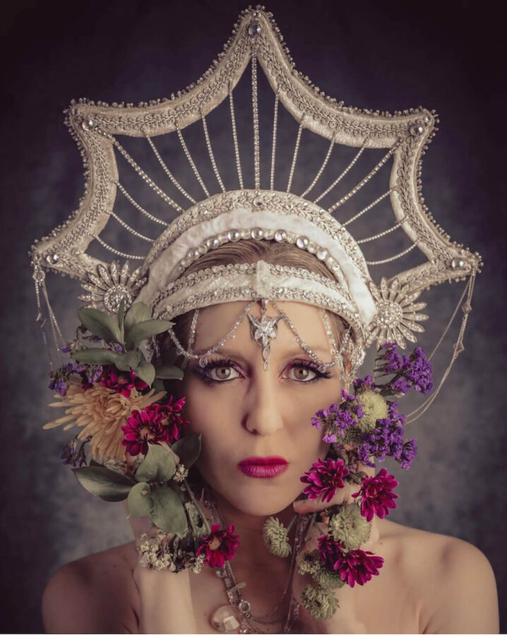 Aviatrix NYC in White Star headdress