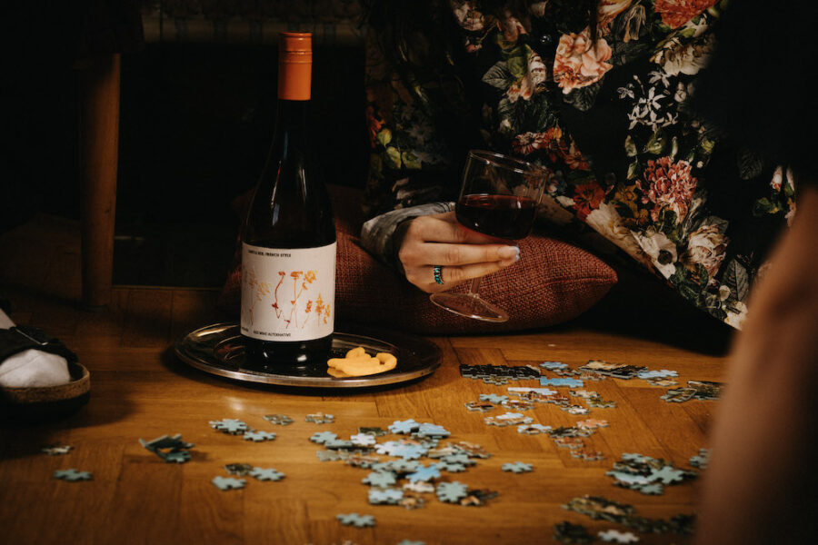 Gnista French Not Wine Zero Alcohol wine lifestyle shot
