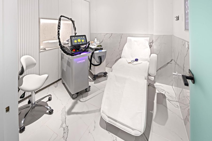 room with chair and machine for laser hair removal in Therapie med spa Upper east side branch