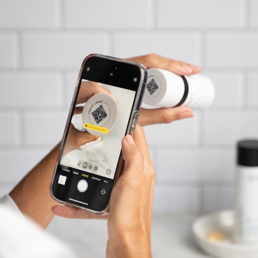 Pour Moi Skincare scanning QR code